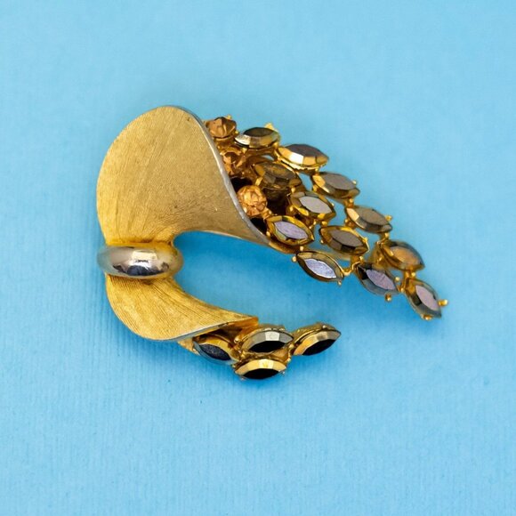 Vintage Gold Tone Intricate Rhinestone Bouquet Brooch by BSK - N32 - Picture 1 of 3